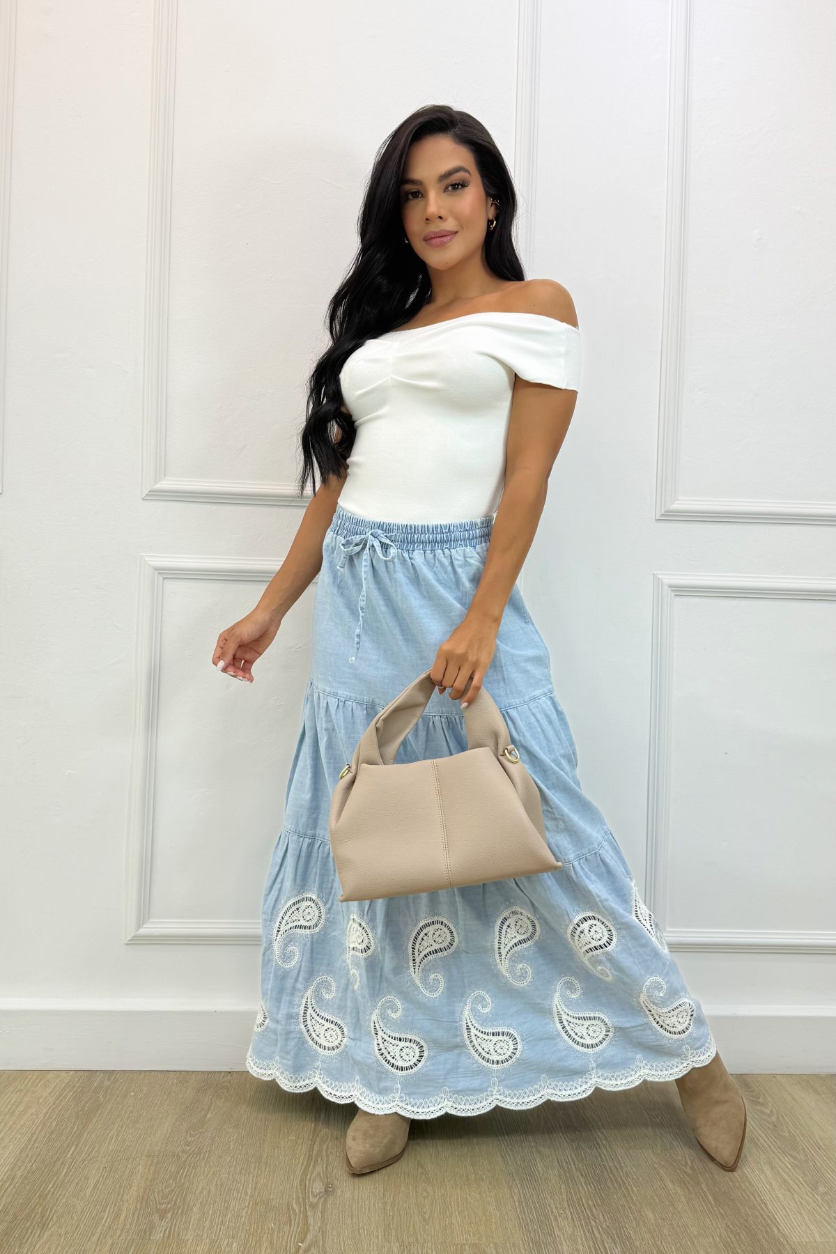 FALDA TIPO DENIM BORDADOS OJALILLO